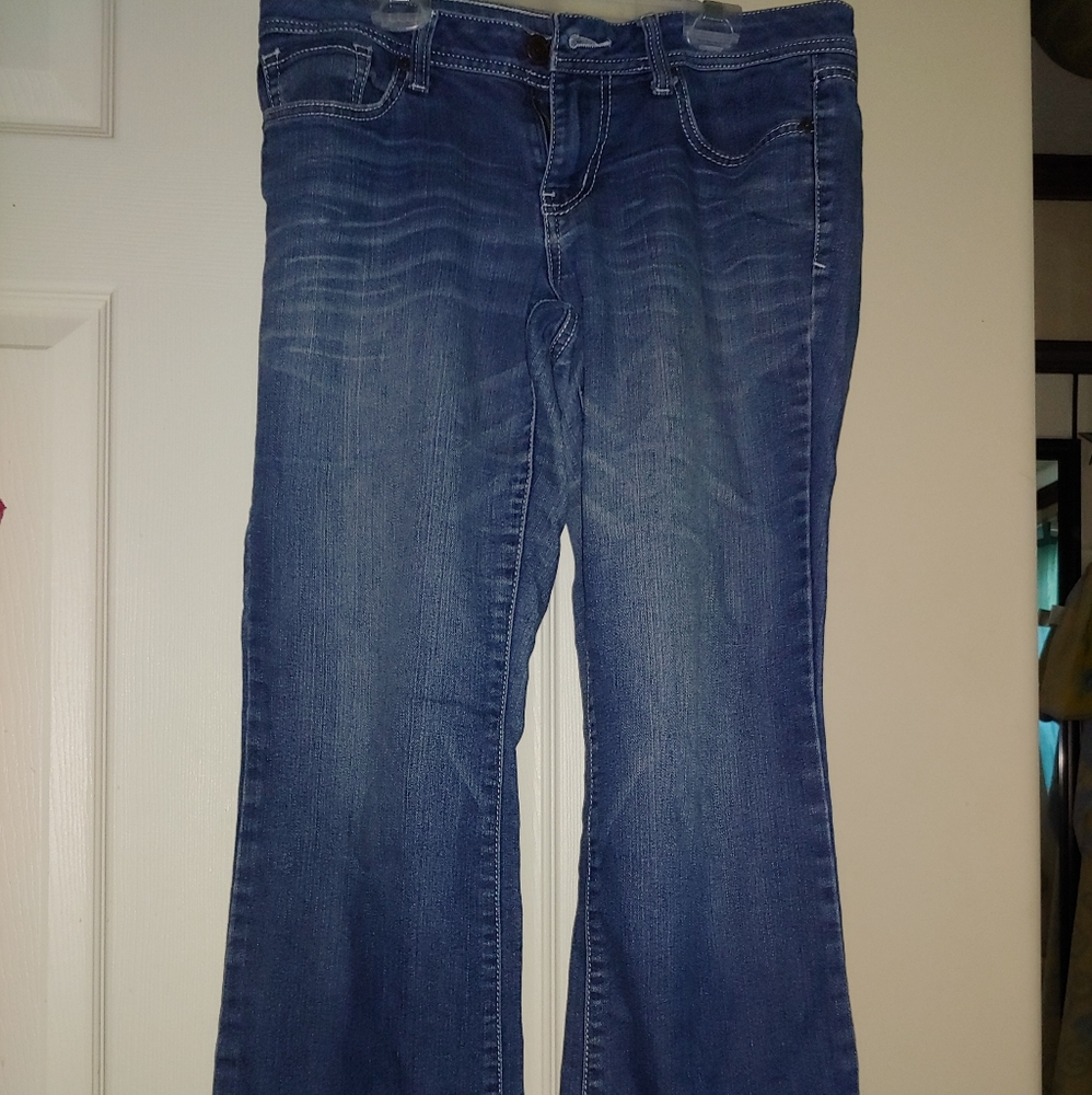 L.e.i. curvy boot cut size 9 short blue jeans